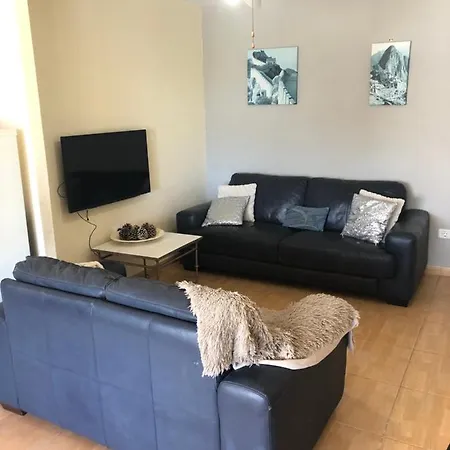2 Bedroom Holiday Σπίτι διακοπών *